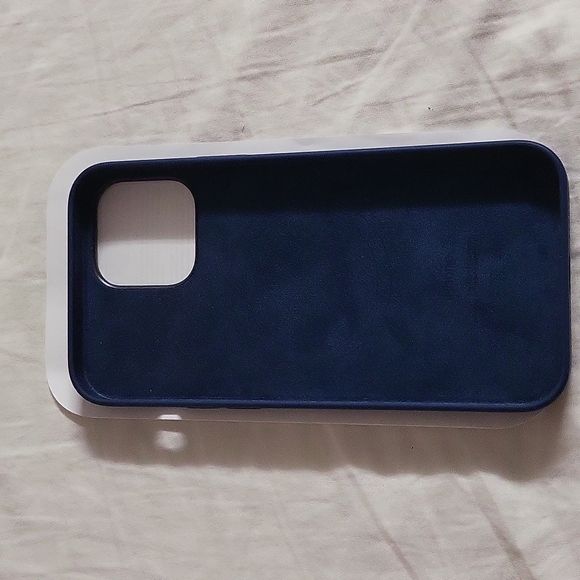 iPhone 13 pro max Silicone Case - Picture 2 of 4